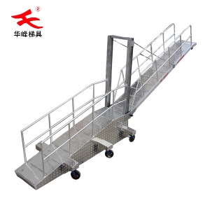 移動式登船梯_手搖船梯設(shè)計_碼頭梯大連華峰登船梯廠家